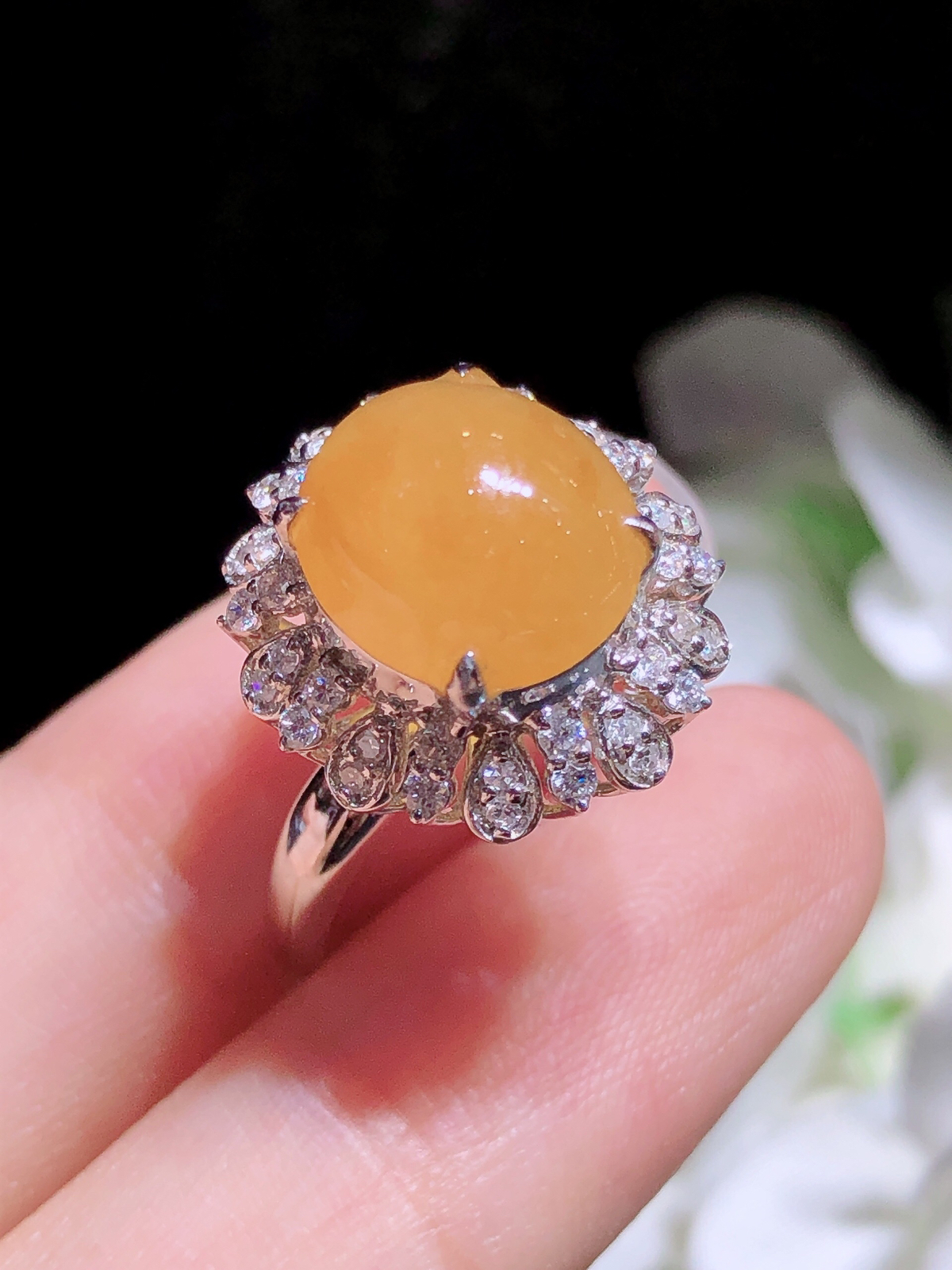 18K金镶 蜜糖黄蛋面戒指 完美 水润色艳 品相饱满..