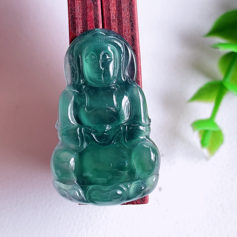 蓝冰精雕观音吊坠，法相端庄大气，工艺精湛，种色浓郁，细腻饱满冰润，种老水足，收藏佳品，佩戴大气  W01.8   尺寸：34.5-22-4.3mm