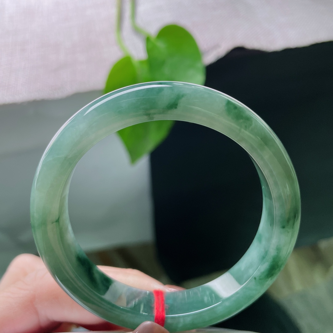 54/11.9/8.2，油青正圈，颜色深浅不一，别有一番风味，水头好，种老，皮纹，ss48884a