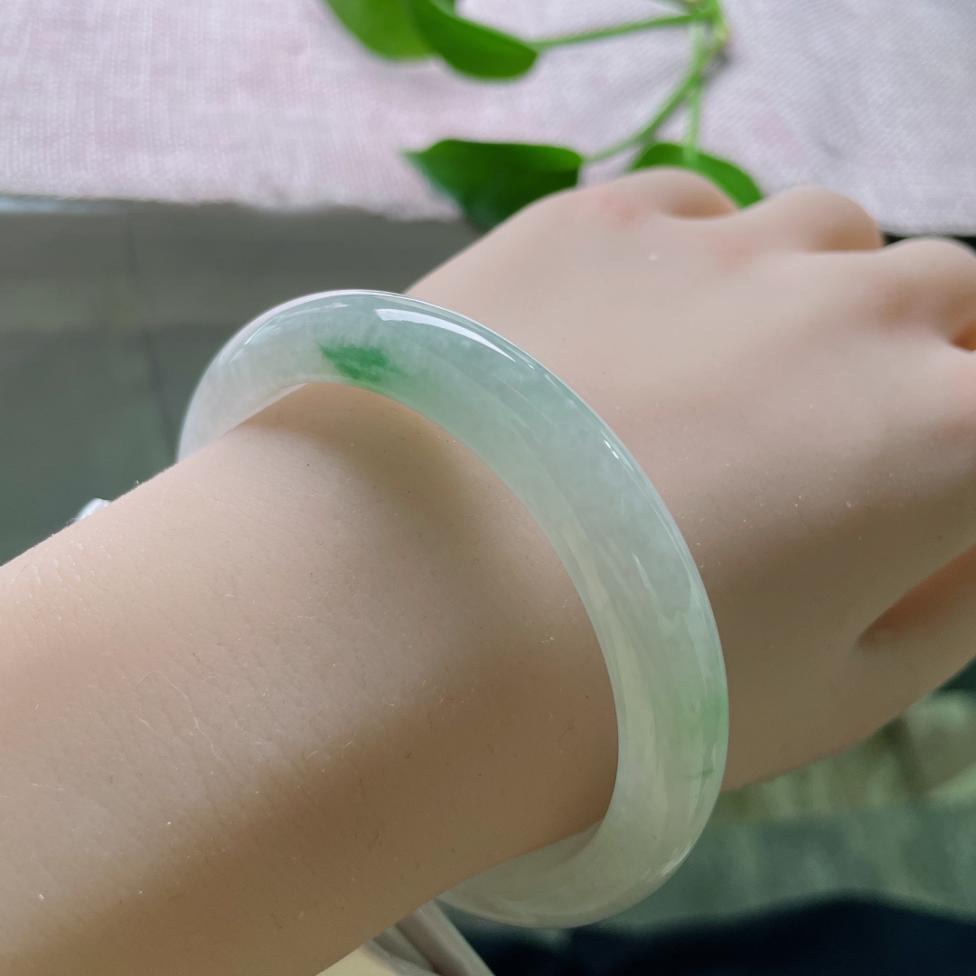 56.8/11/7.8飘花正圈，冰润细腻，种老，悠悠的云里有淡淡的诗，贵气，ss50169a