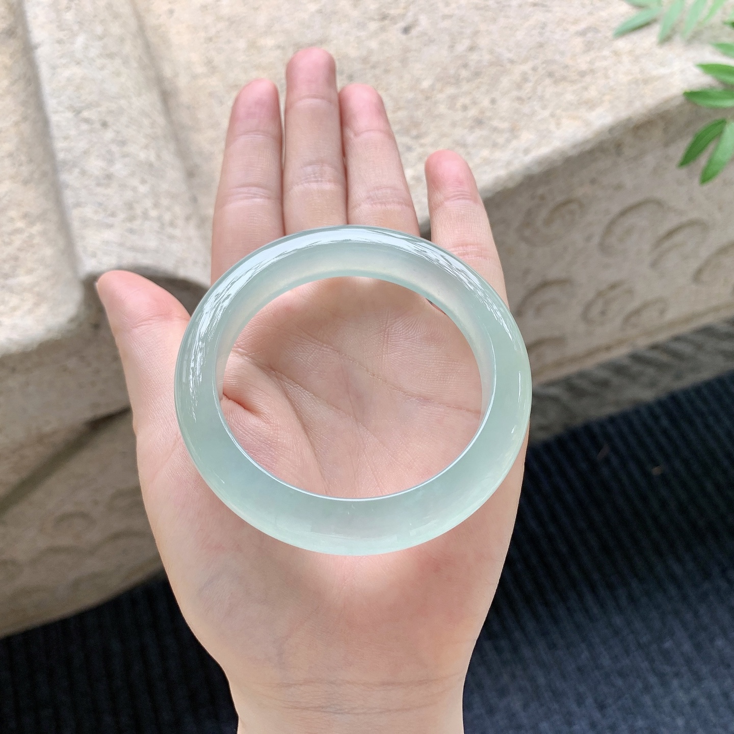 正圈52 53【圈口】53.7/12.2/9【编码】QX041112【描述】冰绿，清透，水润，种老，