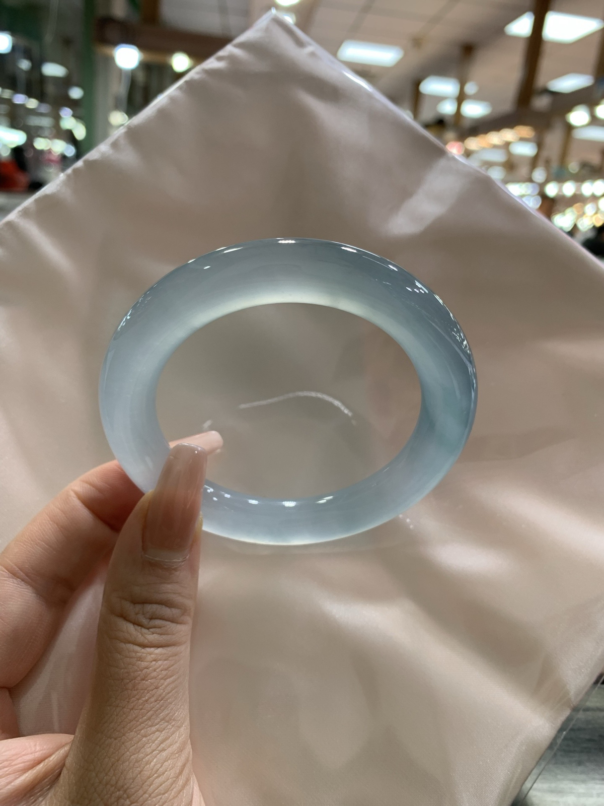 蓝钢圆条
圈口56.9一11.4一11.7，完美无暇，360度无死角。