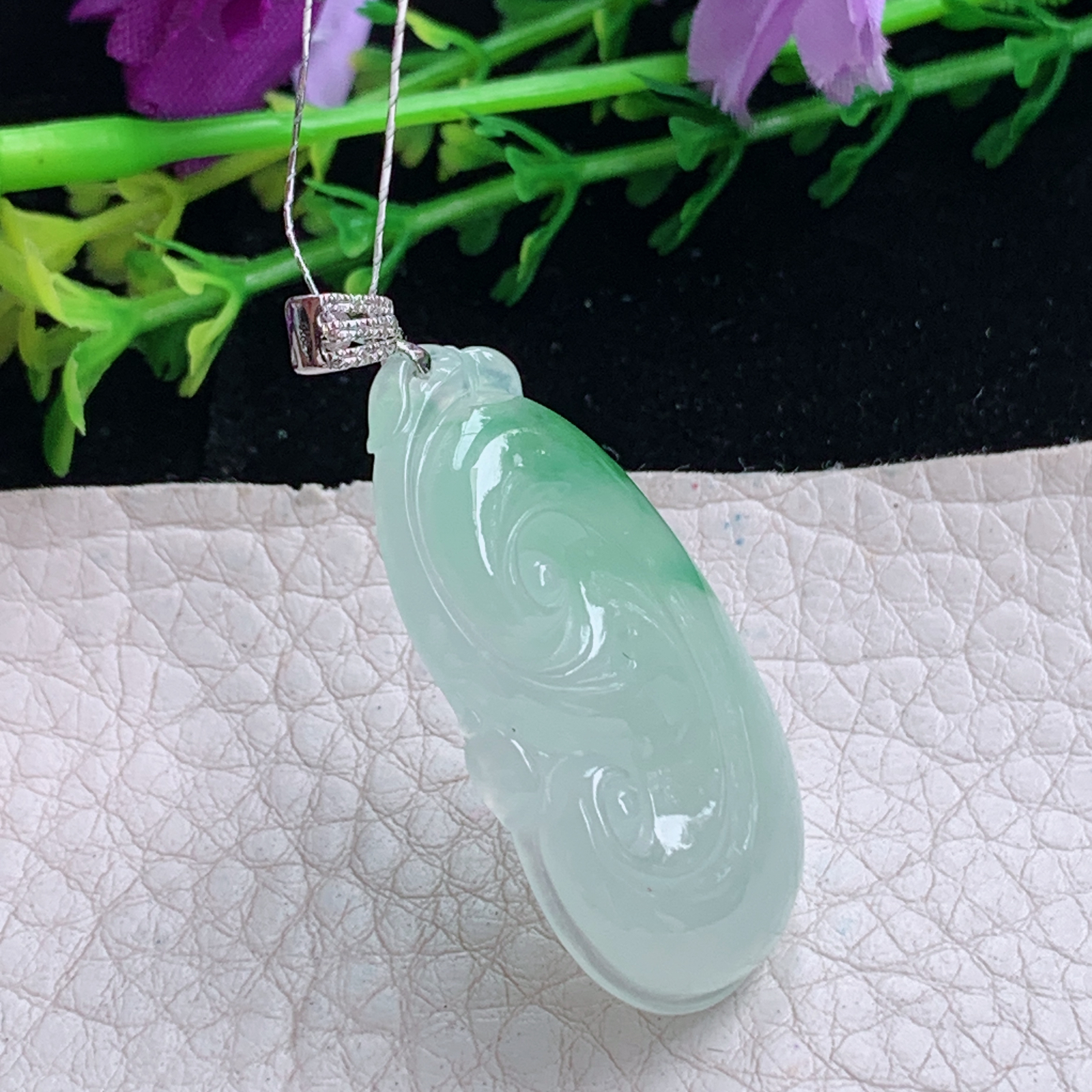 qxm实拍36.5*21*5.5天然缅甸翡翠a货冰飘绿饱满如意 玉如意玉吊坠