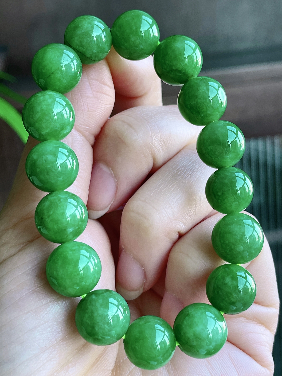 【珠子】冰阳绿手串圆珠珠子手串
【说明】缅料 性价比高  
【尺寸】14mm..