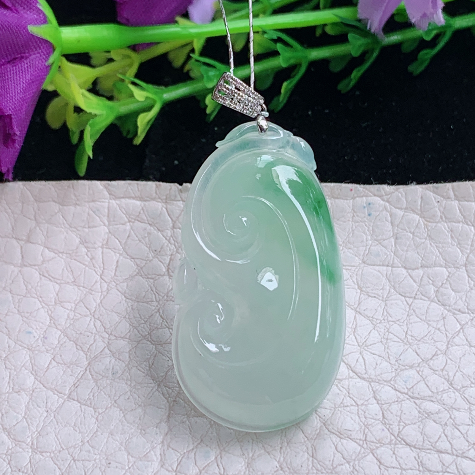 qxm实拍36.5*21*5.5天然缅甸翡翠a货冰飘绿饱满如意 玉如意玉吊坠