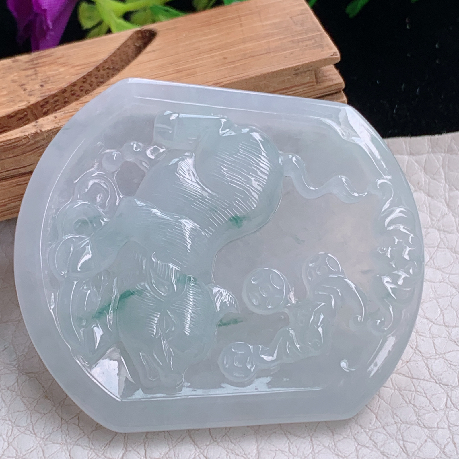 yn实拍52.8*46*5.5天然缅甸翡翠a货冰飘花招财猪 生肖猪玉吊坠