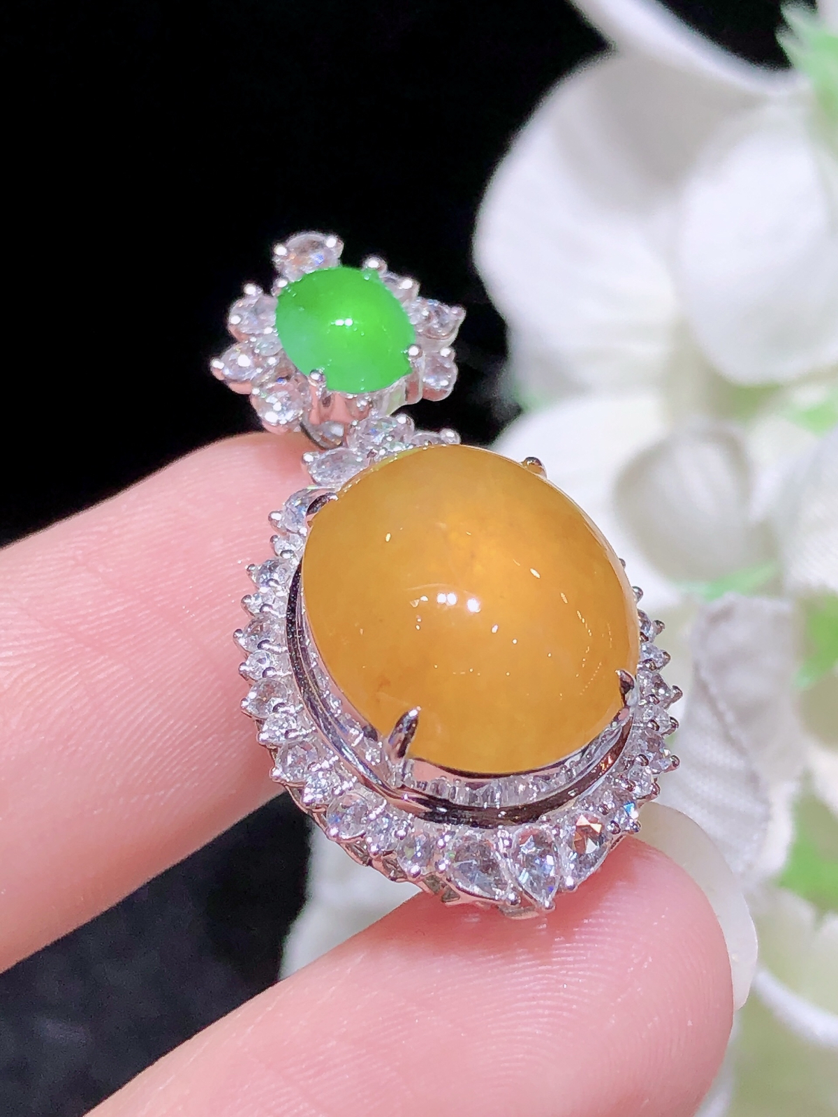 18K金镶  蜜糖黄蛋面吊坠 水润色艳 品相饱满