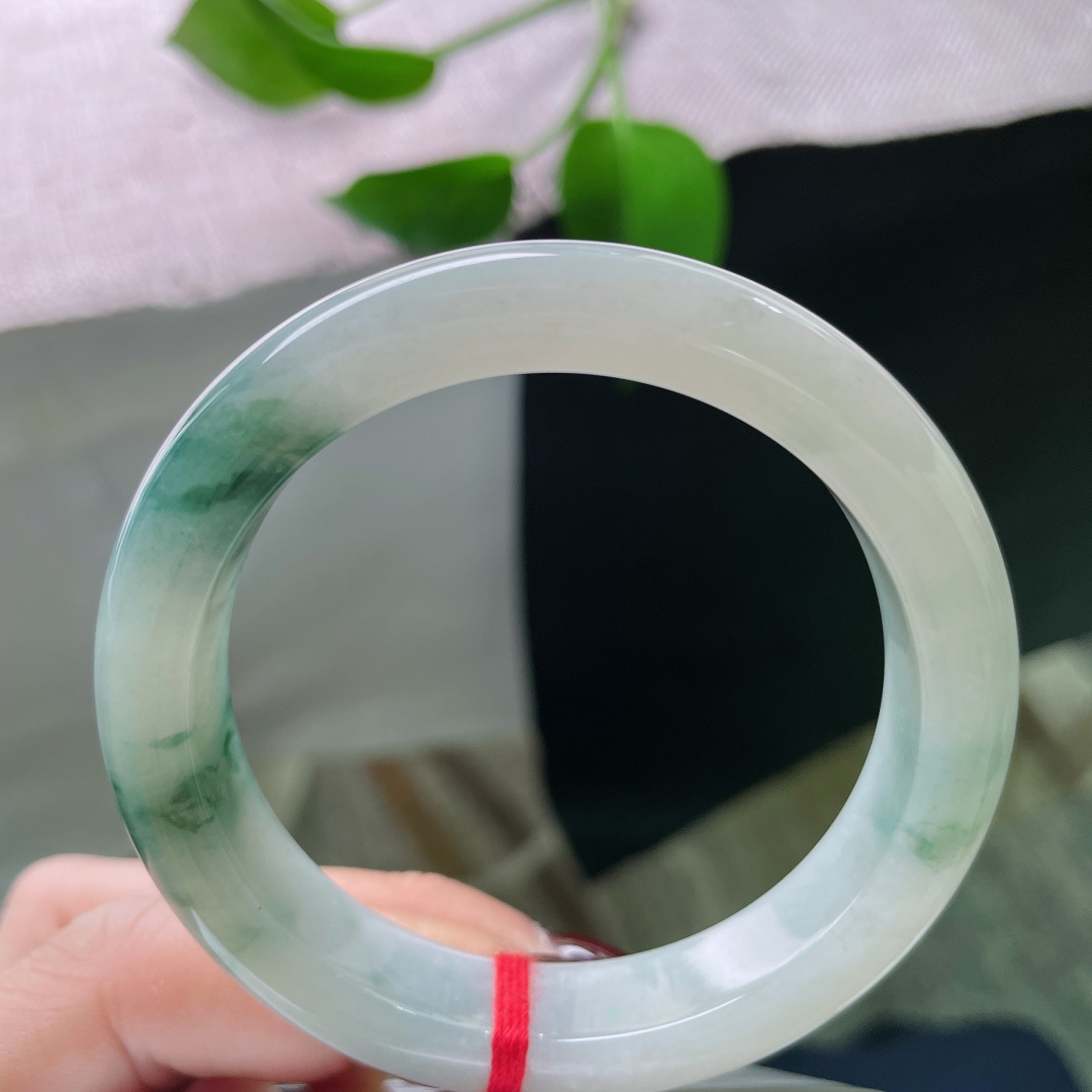 54.8/12/8.3，飘花正圈，水头好，质地莹润细腻，腕间生花。种老，竖纹，ss49724a