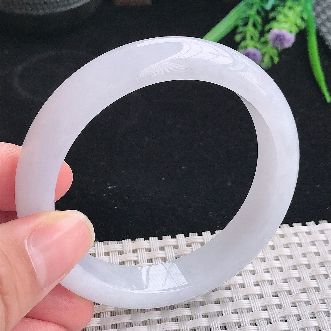 实拍A货翡翠57.5/13.4/8.5老坑秀气冰润月光白手镯宽边玉镯平安镯美人镯