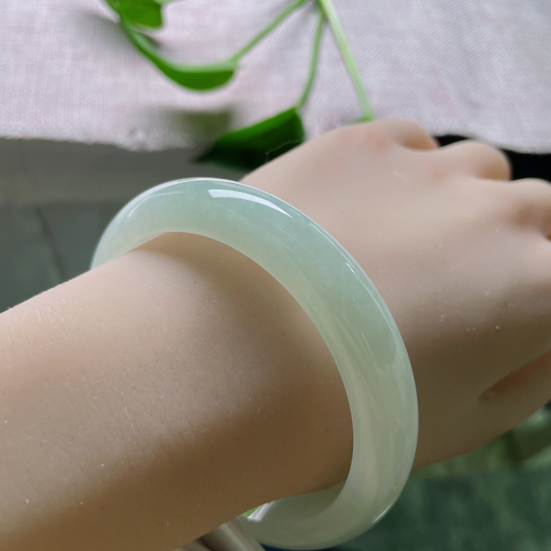 59/12.1/8.1，浅绿底正圈，大圈口，柔润细腻，种老，清雅