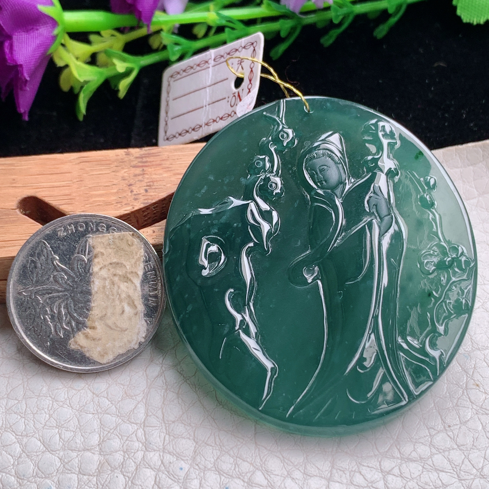 Xj实拍55*48.8*6天然翡翠a货满色精雕风雪夜归人吊坠 冰透福禄仕女图玉坠