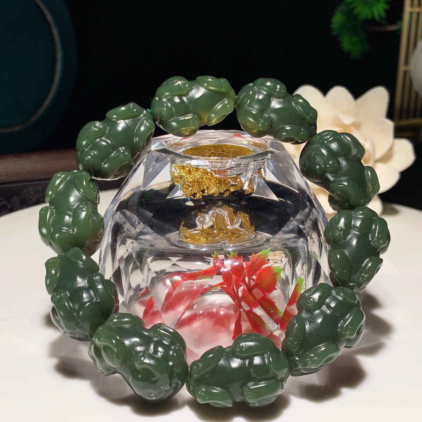 和田玉湖水绿貔貅手串。规格23无裂无杂 玉质细腻油润 底色纯净 脂粉好，品质好。