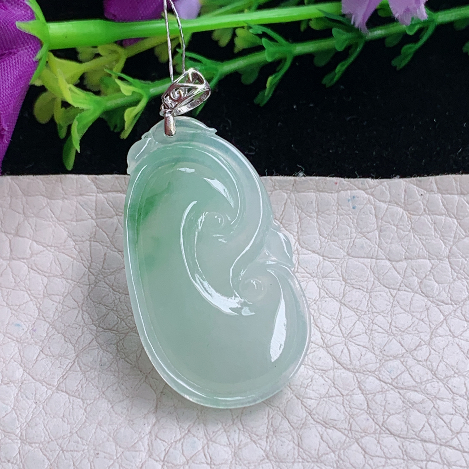 qxm实拍36.5*21*5.5天然缅甸翡翠a货冰飘绿饱满如意 玉如意玉吊坠