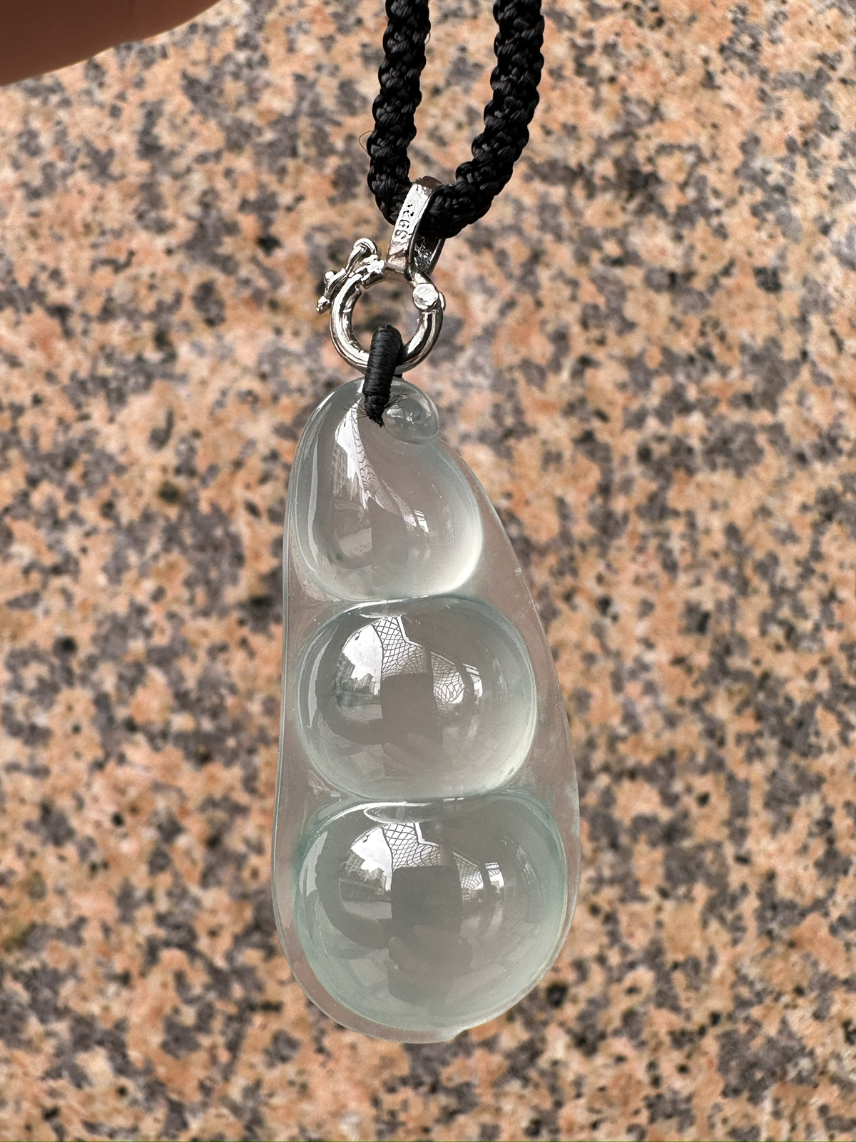 【冰种飘花福豆吊坠】老坑老料，很厚装，种地上乘，冰感十足，通透起光，饱满圆润，收藏品质