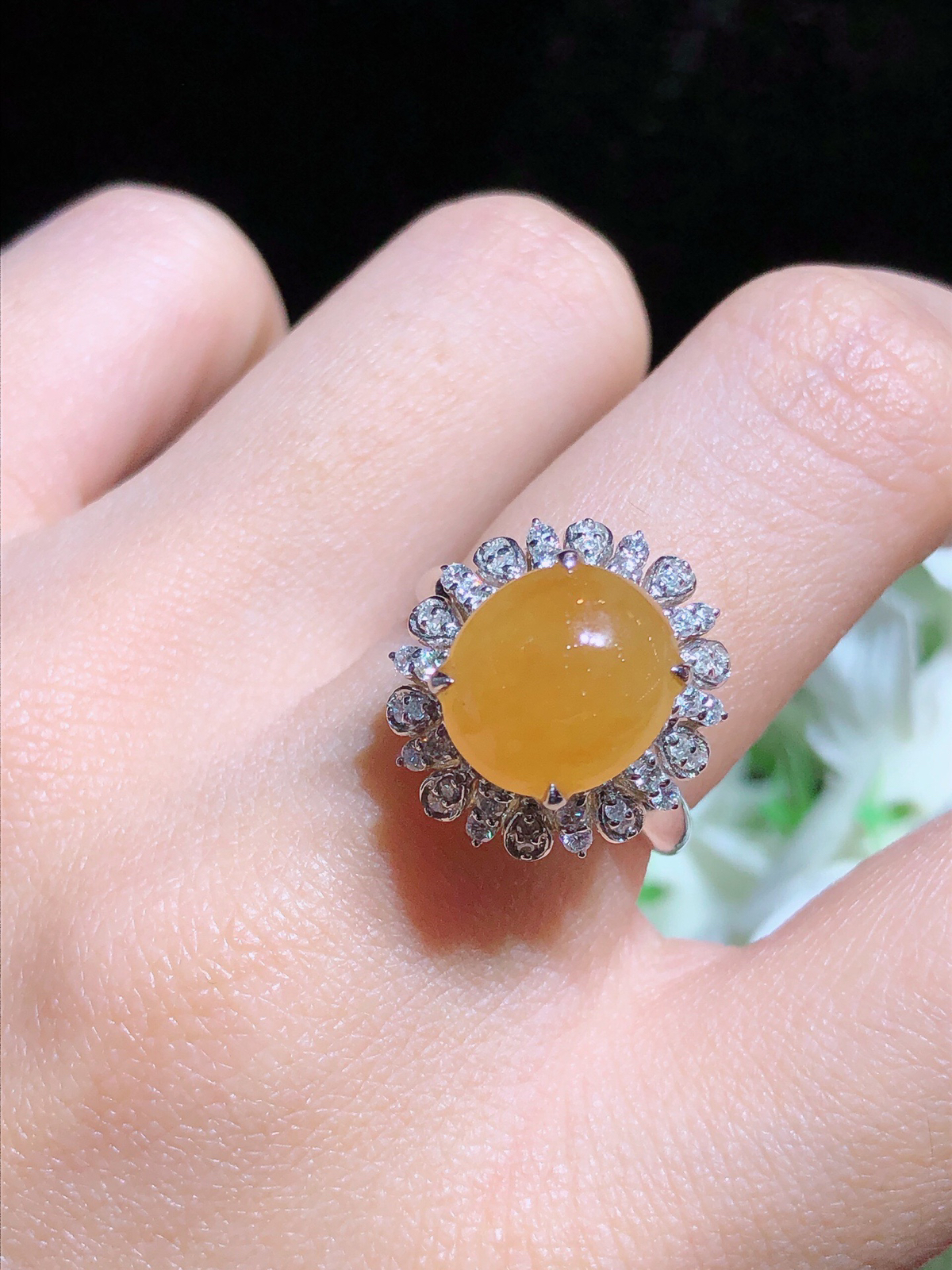 18K金镶 蜜糖黄蛋面戒指 完美 水润色艳 品相饱满..