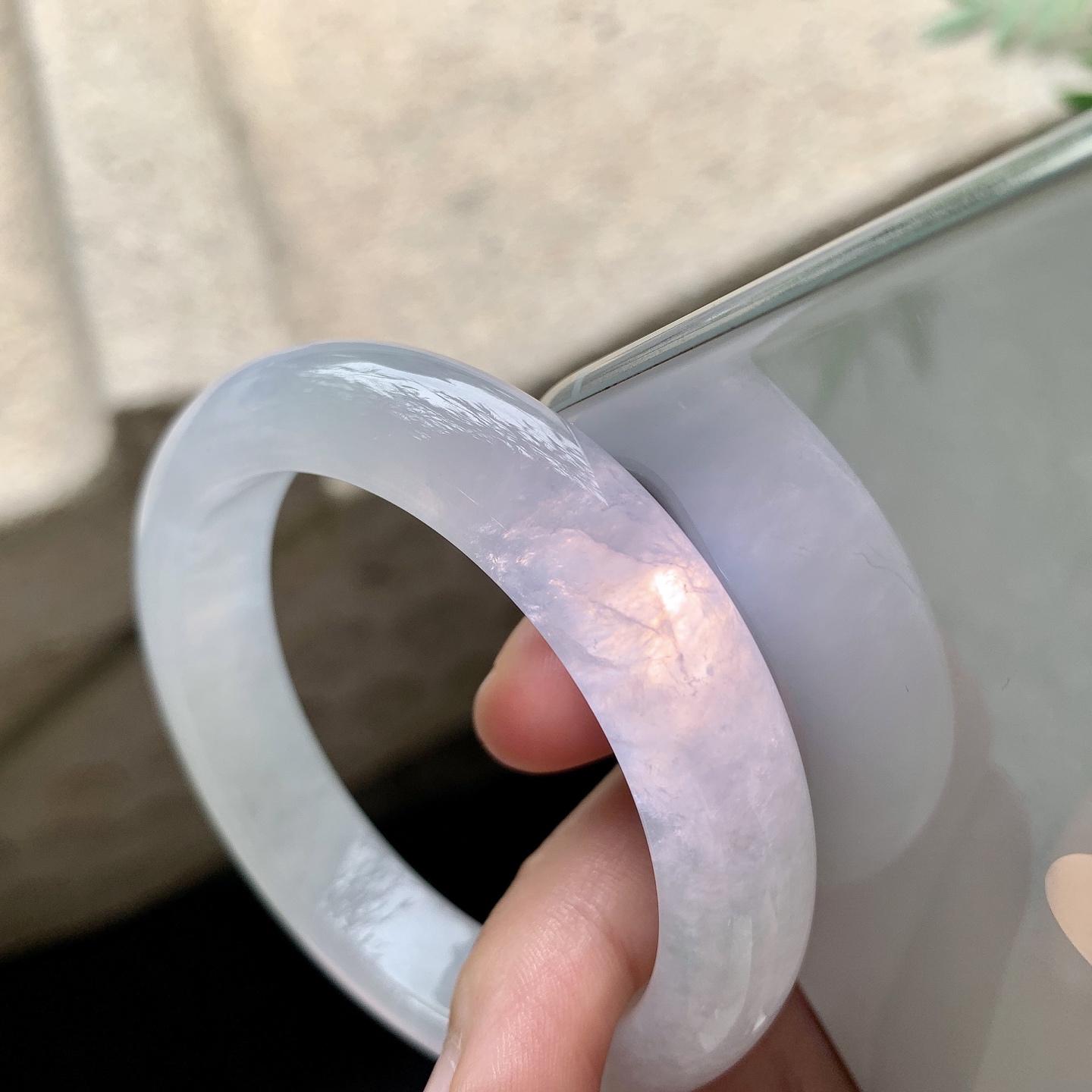 正圈51 52 【圈口】52.6/12.1/8.6 【编码】A2041121 【描述】糯冰粉紫，水润，种老，细腻，有纹线