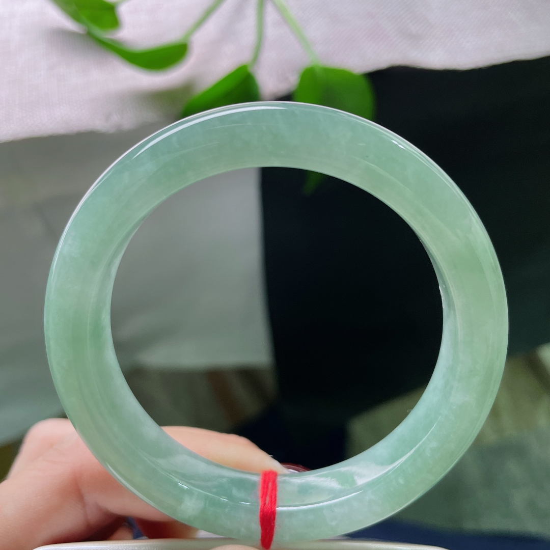 56.6/12.1/8.7，湖水绿正圈，水头好，青烟袅袅，绿水浮光的意境感，唯美