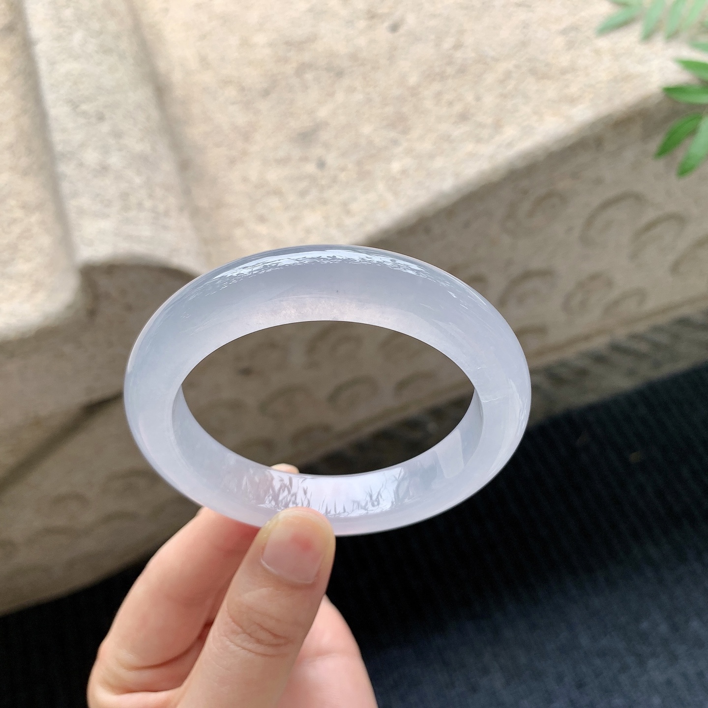 正圈55 56【圈口】56.6/12.3/9.5【编码】LH041144【描述】冰种粉紫底，清透，水润，种老，细腻，无纹裂