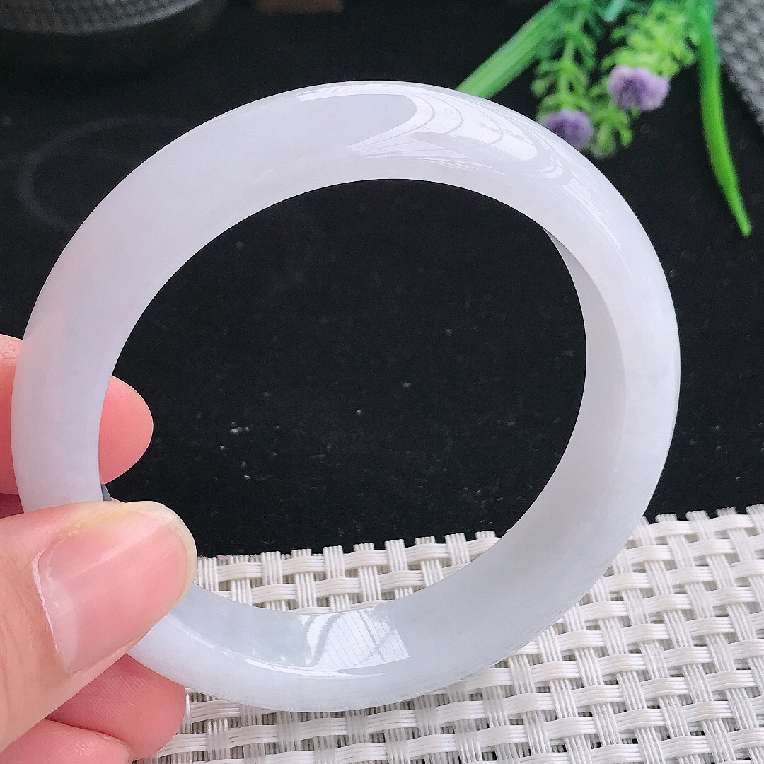 实拍A货翡翠57.5/13.4/8.5老坑秀气冰润月光白手镯宽边玉镯平安镯美人镯