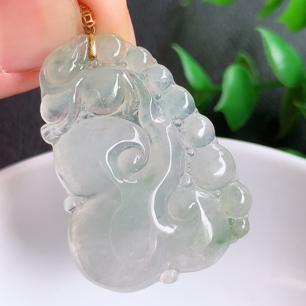 18k金扣冰润飘花吉祥如意翡翠吊坠  寓意“万事如意，吉祥如意,福寿绵长 心想事成”饱满大气，通透水