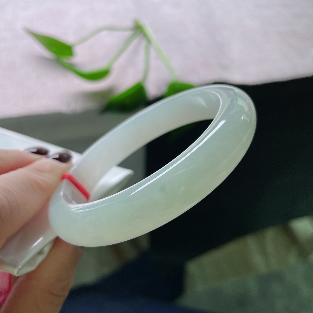 59/12.1/8.1，浅绿底正圈，大圈口，柔润细腻，种老，清雅