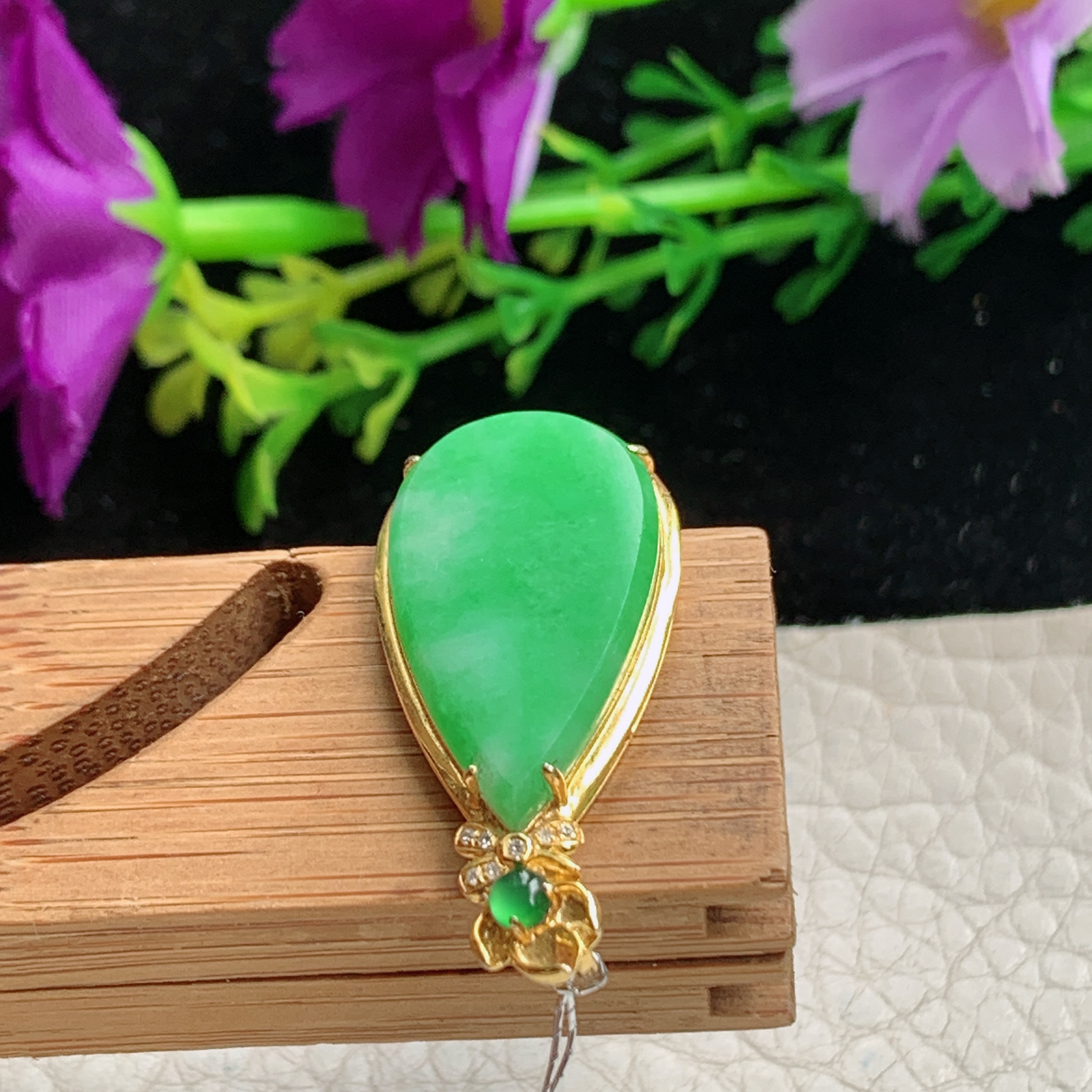 Xqa实拍33*15*4.3天然缅甸翡翠a货冰绿招财水滴玉吊坠 玉玉挂件