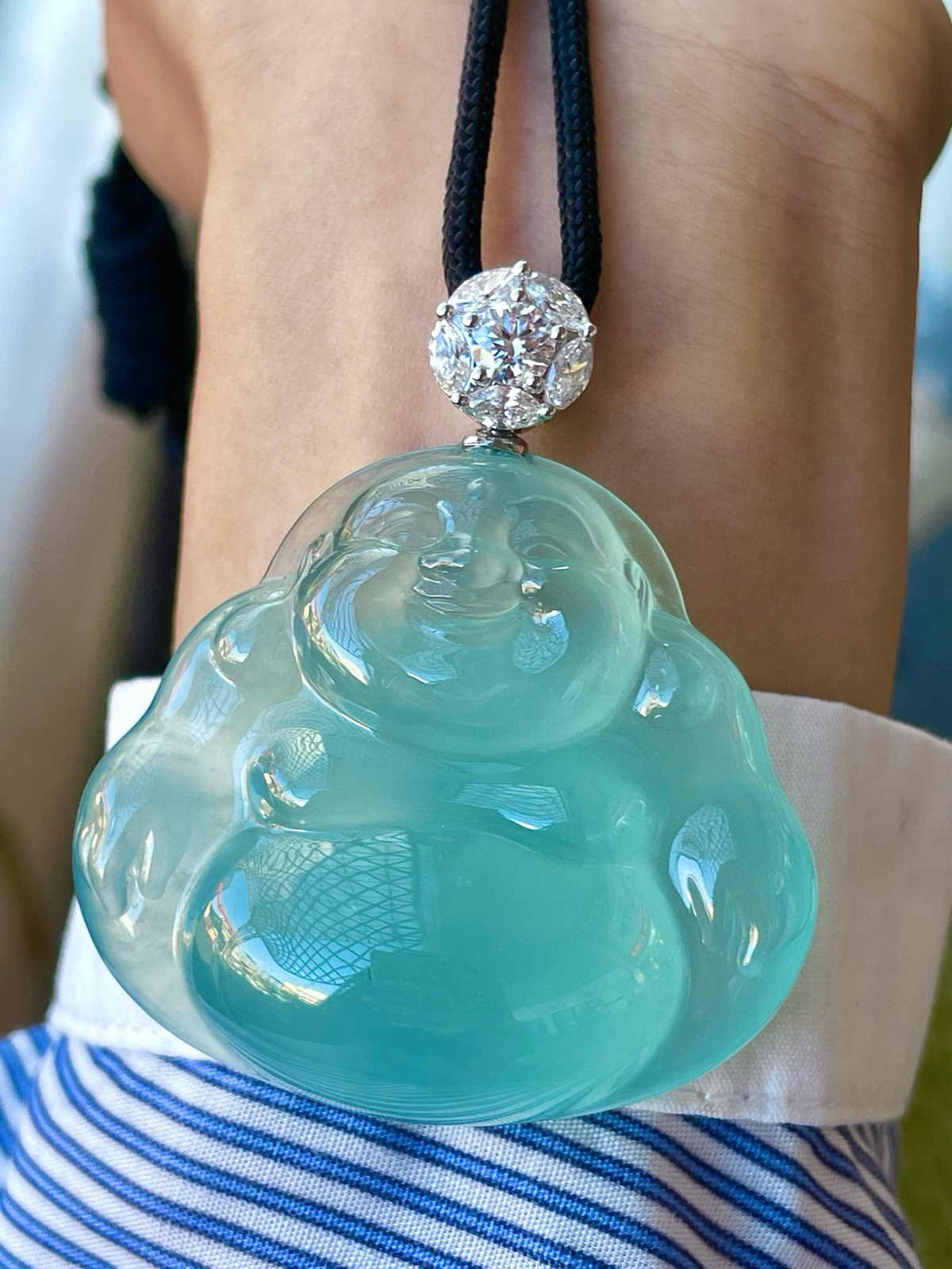 【天空蓝佛】冰正装观音，中等尺寸，冰感动人，通透闪耀，光可鉴人，佳品推荐。18k金钻镶嵌，裸石尺寸4