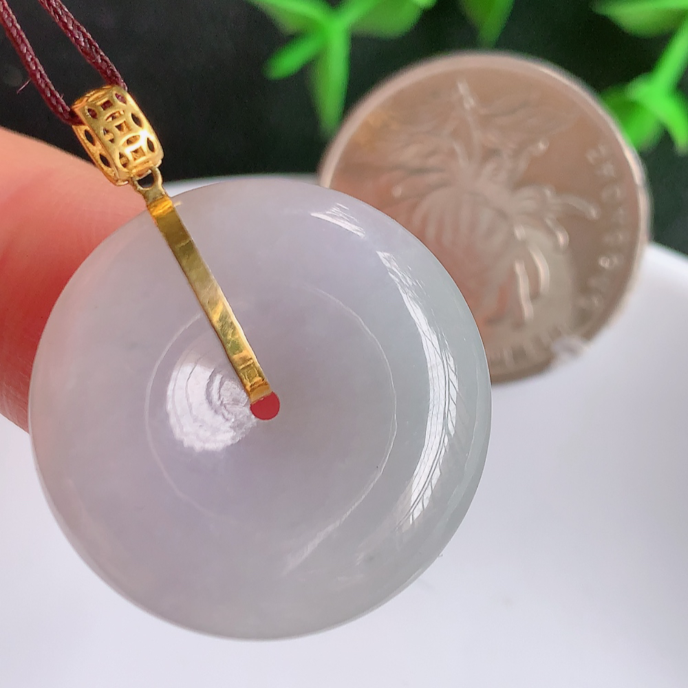 18k金扣冰润紫罗兰平安扣吊坠，厚装饱满，冰润剔透，细腻水足，种质润泽，飘花灵动，佩戴优雅大气，W141.8   尺寸：25-6.5mm