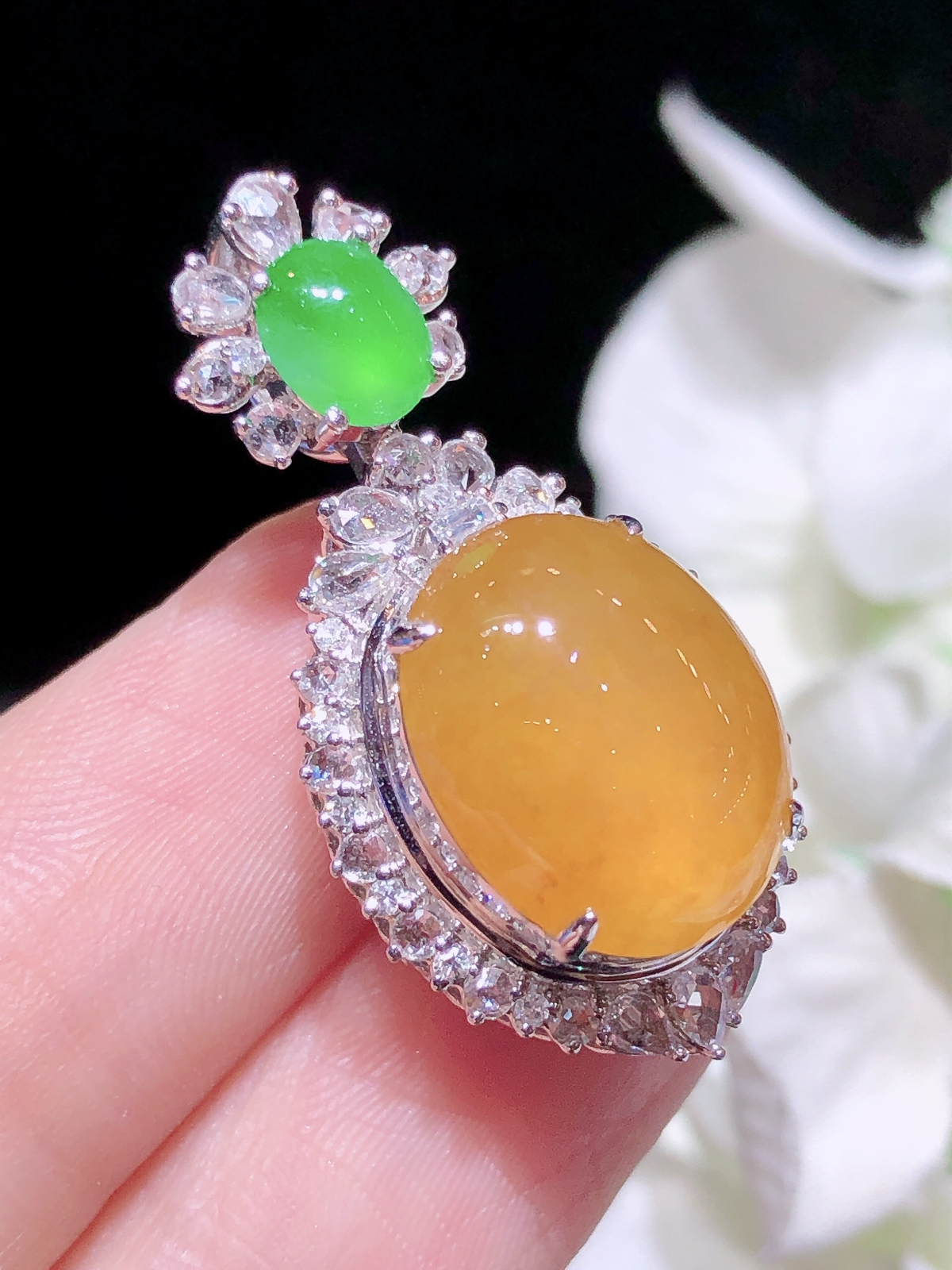 18K金镶  蜜糖黄蛋面吊坠 水润色艳 品相饱满