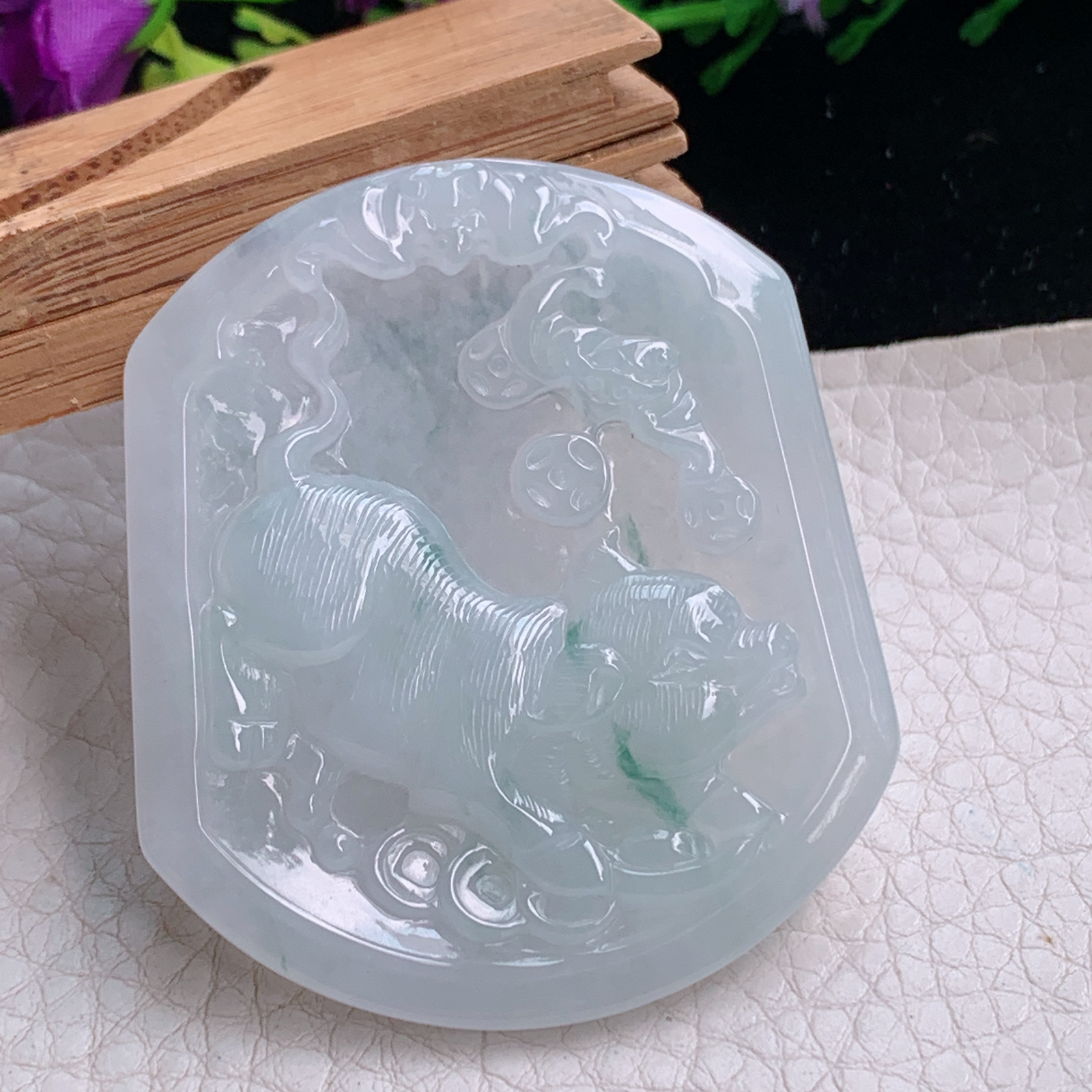 yn实拍52.8*46*5.5天然缅甸翡翠a货冰飘花招财猪 生肖猪玉吊坠