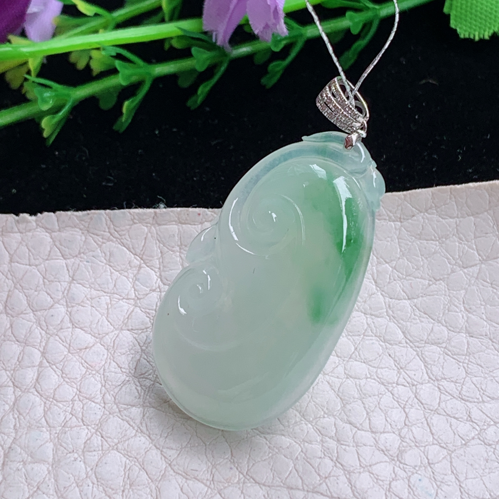 qxm实拍36.5*21*5.5天然缅甸翡翠a货冰飘绿饱满如意 玉如意玉吊坠