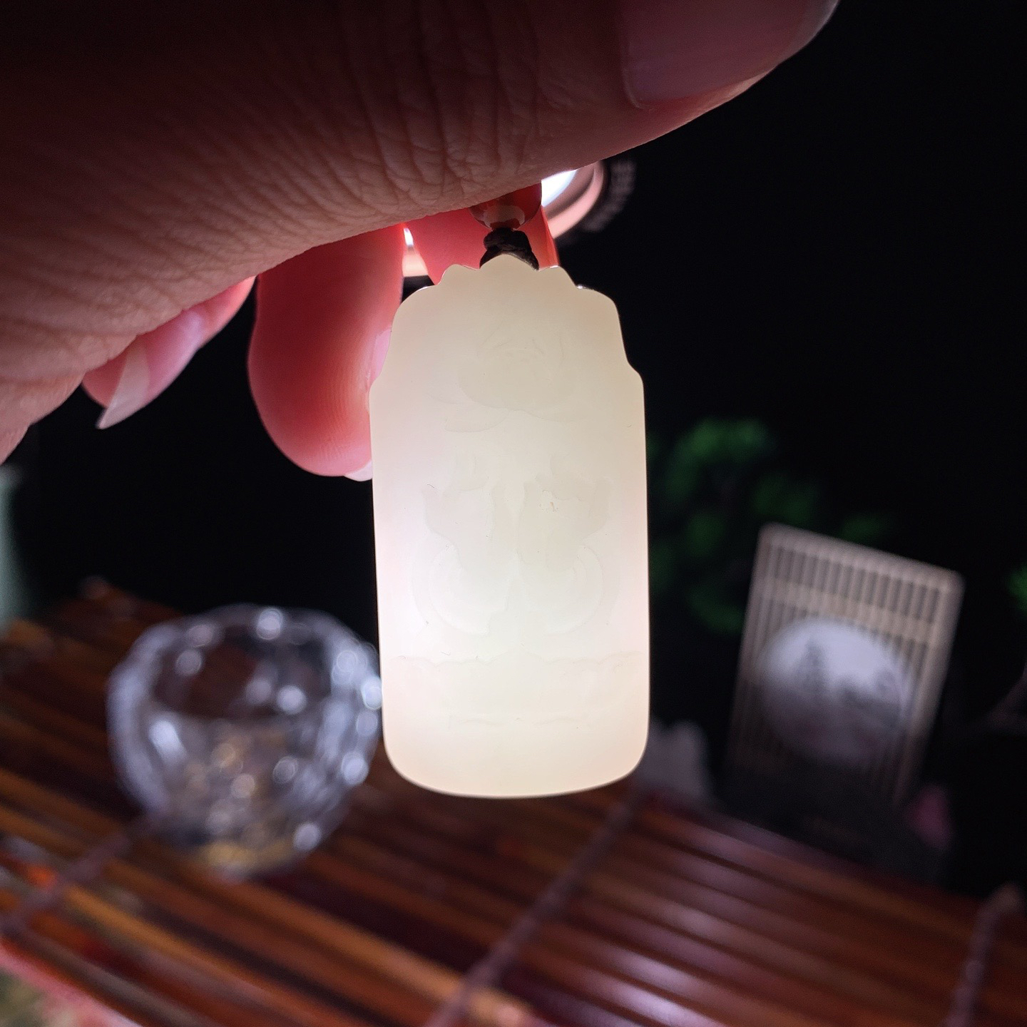 新疆和田玉白玉观音头挂件 尺寸43/21/18重32.5克 玉质细腻油润 底色纯净 脂粉好，品质好。lt260410