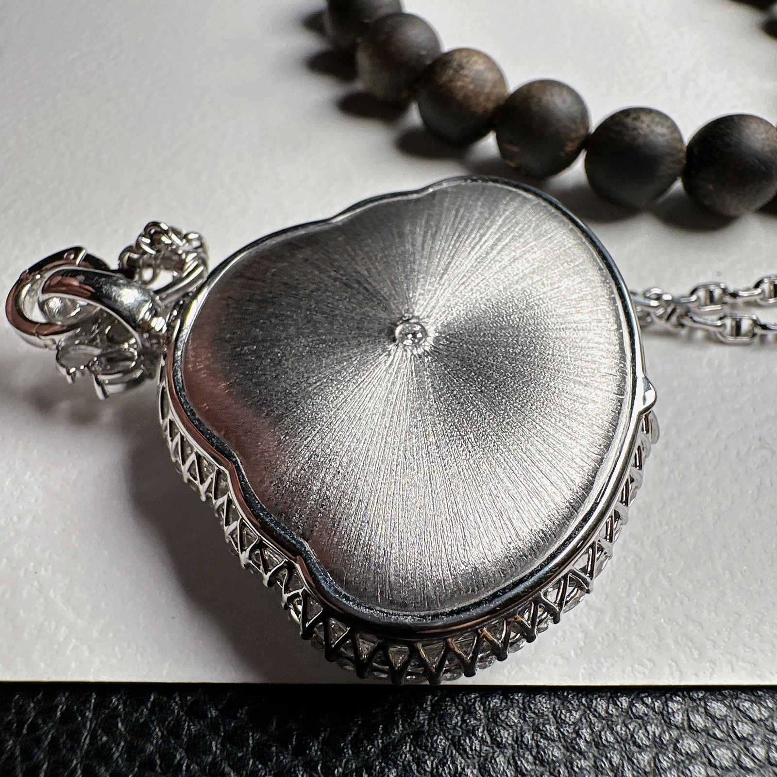 【冰种天空蓝佛】大尺寸，冰感动人，通透闪耀，光可鉴人，佳品推荐。收藏品质，18k金钻镶嵌，裸石尺寸38.6*32.7*4.5毫米