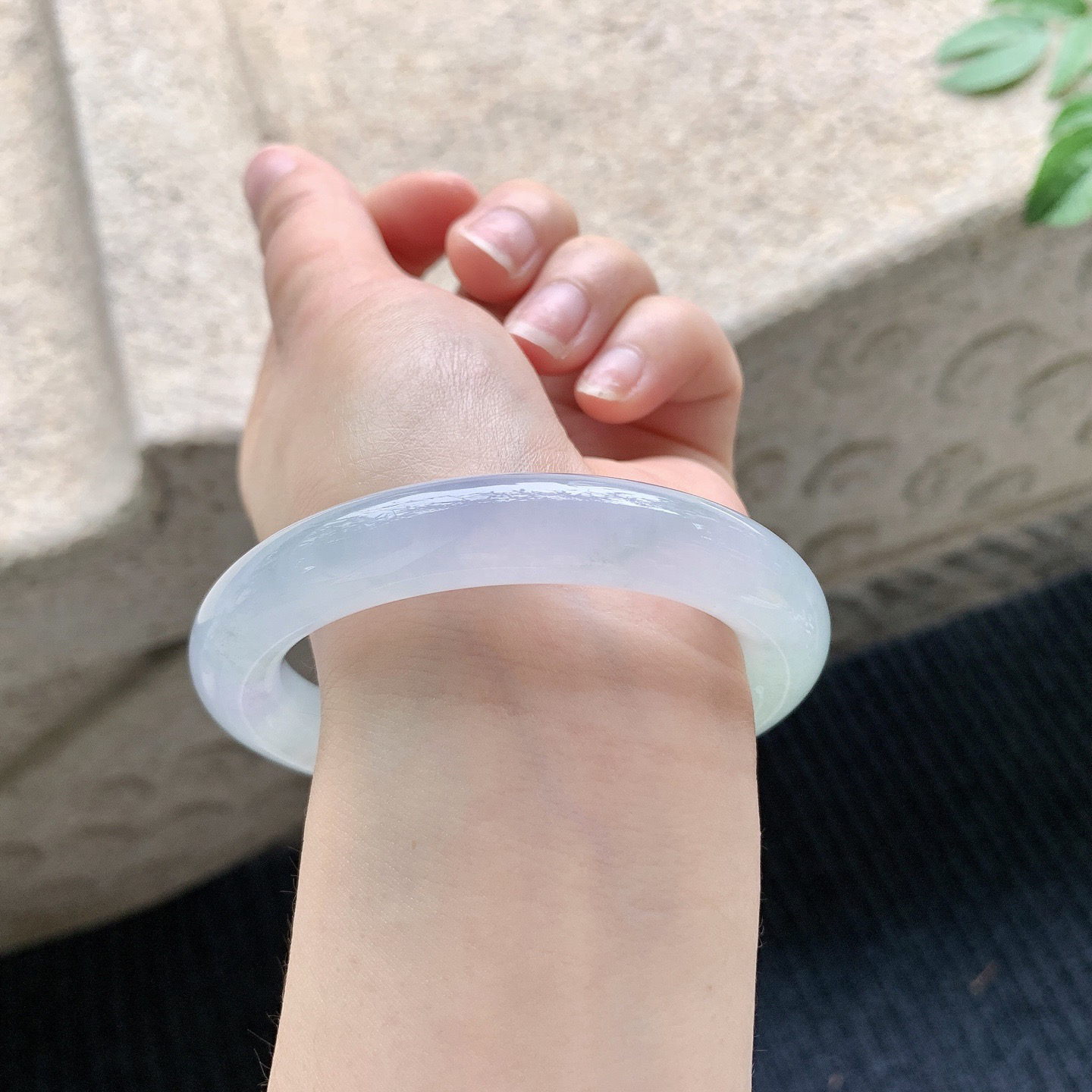 圆条54 55
【圈口】55.8/11.1/10.9
【描述】冰春彩，清透，水润，种老，细腻，无纹裂！