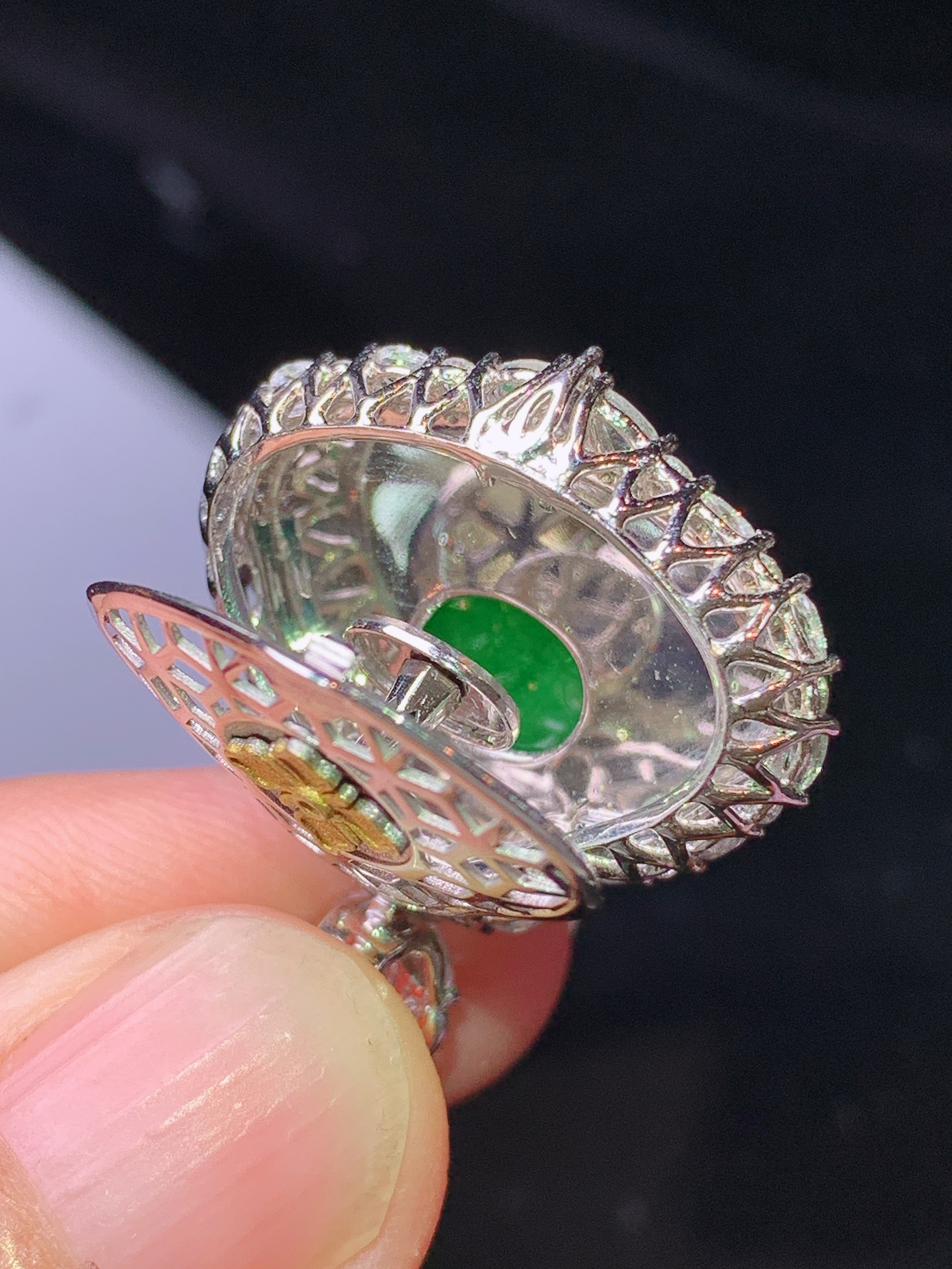 18k金钻镶嵌满绿佛公吊坠 玉质细腻 色泽艳丽清新 水润亮眼 整体尺寸27.2*24*11.3t3