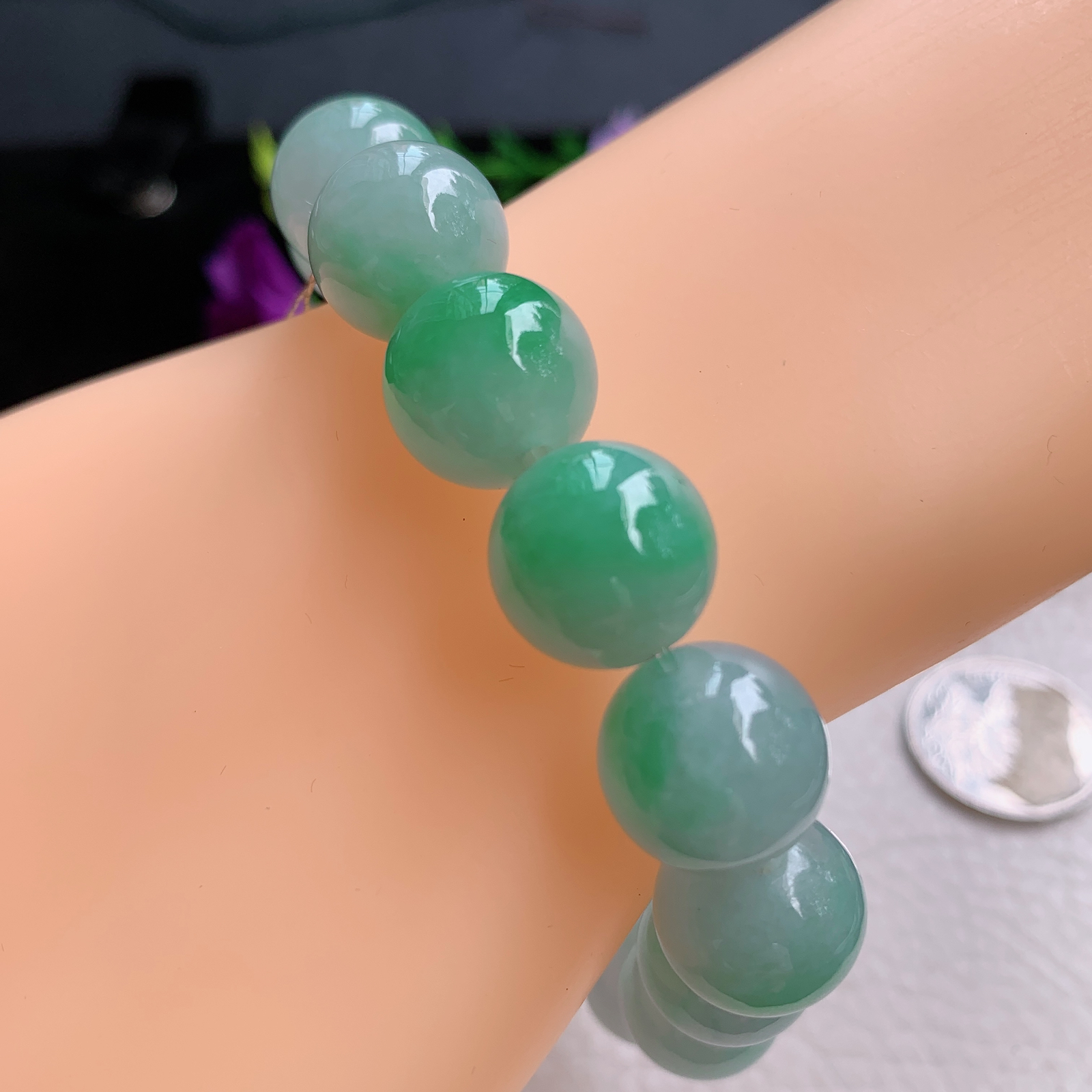 qxm天然缅甸翡翠a货水润清爽飘绿13mm圆珠玉手链 玉手串 共16颗