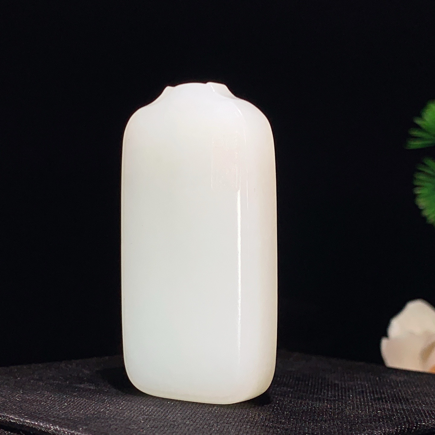 新疆和田玉白玉平安无事牌挂件 尺寸52/28/10重36.5克 玉质细腻油润 底色纯净 脂粉好，品质好。lt260410