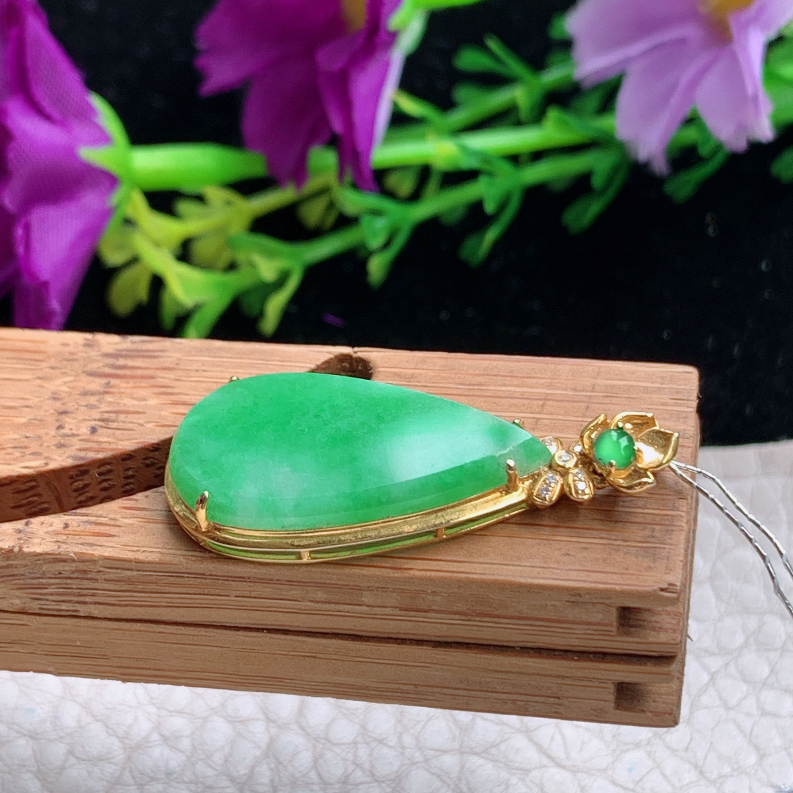 Xqa实拍33*15*4.3天然缅甸翡翠a货冰绿招财水滴玉吊坠 玉玉挂件