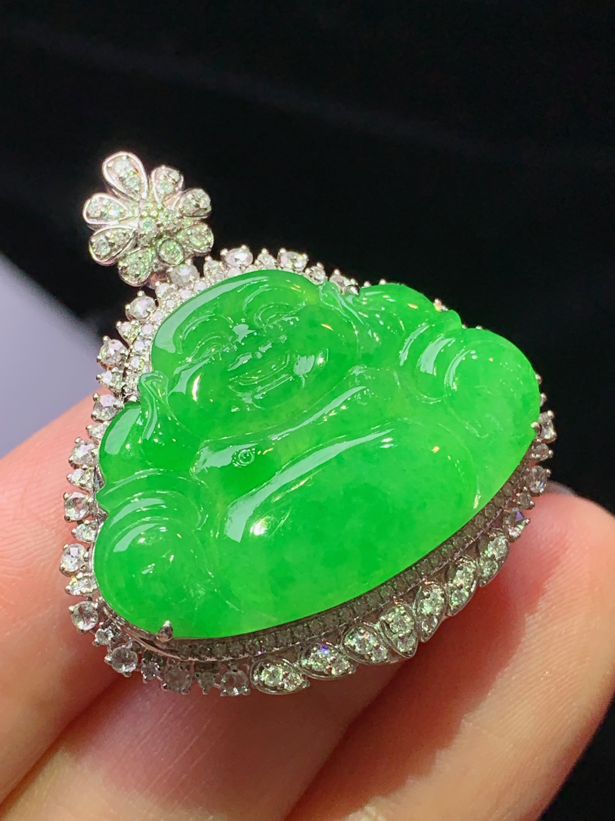 18k金钻镶嵌满绿佛公吊坠 玉质细腻 色泽艳丽清新 水润亮眼 整体尺寸34.2*30.8*11.2k1