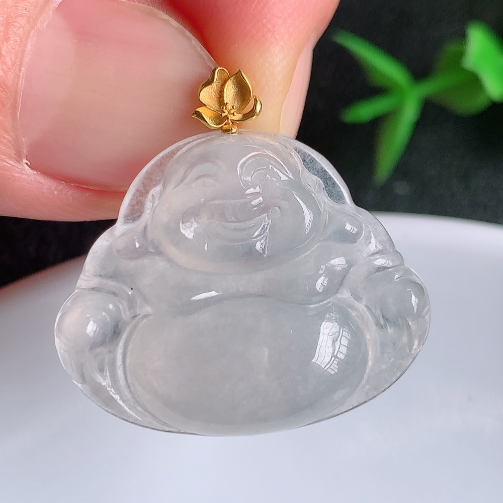 18k金扣冰润佛公挂件 玉质细腻  精雕弥勒佛，笑佛福耳垂肩，面相喜庆，开怀大笑，憨态可掬。惟妙惟肖