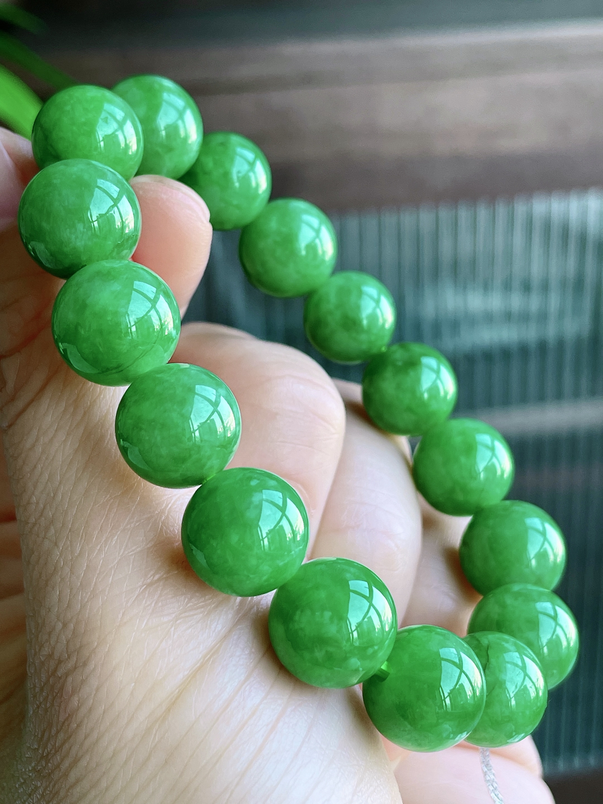 【珠子】冰阳绿手串圆珠珠子手串
【说明】缅料 性价比高  
【尺寸】14mm..