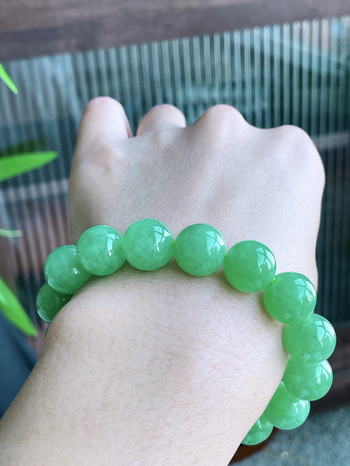 【珠子】高冰甜阳绿手串圆珠珠子手串
【说明】缅料 性价比高  
【尺寸】12.8mm..