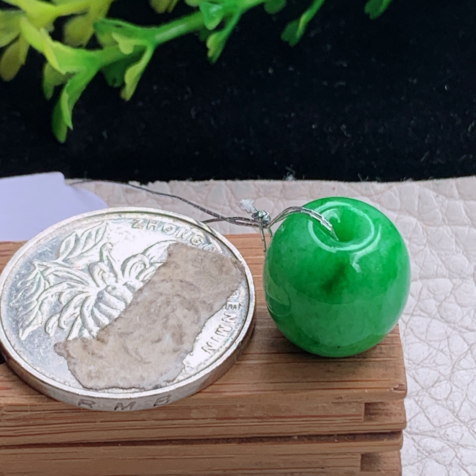 Xqa实拍13.2*13.5天然缅甸翡翠a货胶感辣绿路路通 财运亨通玉吊坠