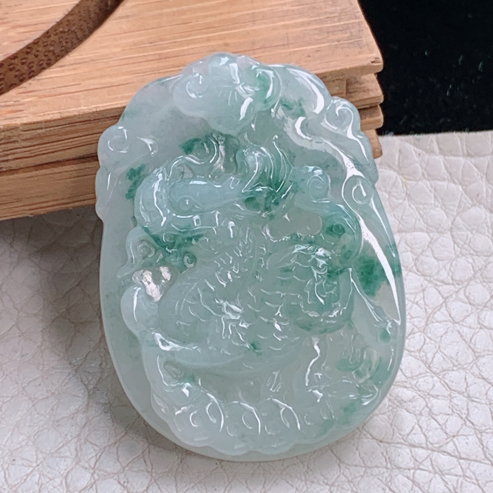 yn实拍39.8*29.2*5天然缅甸翡翠a货冰飘花生意兴隆 龙牌玉吊坠