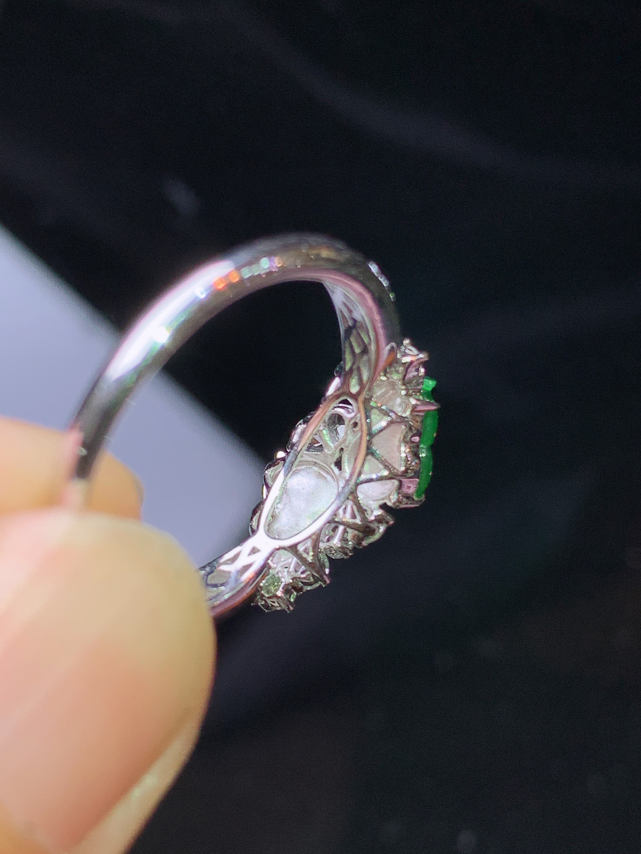 18k金钻镶嵌满绿葫芦戒指 玉质细腻 色泽艳丽清新 水润亮眼 圈口13.5 裸石尺寸6.7*4.5*2.3t3