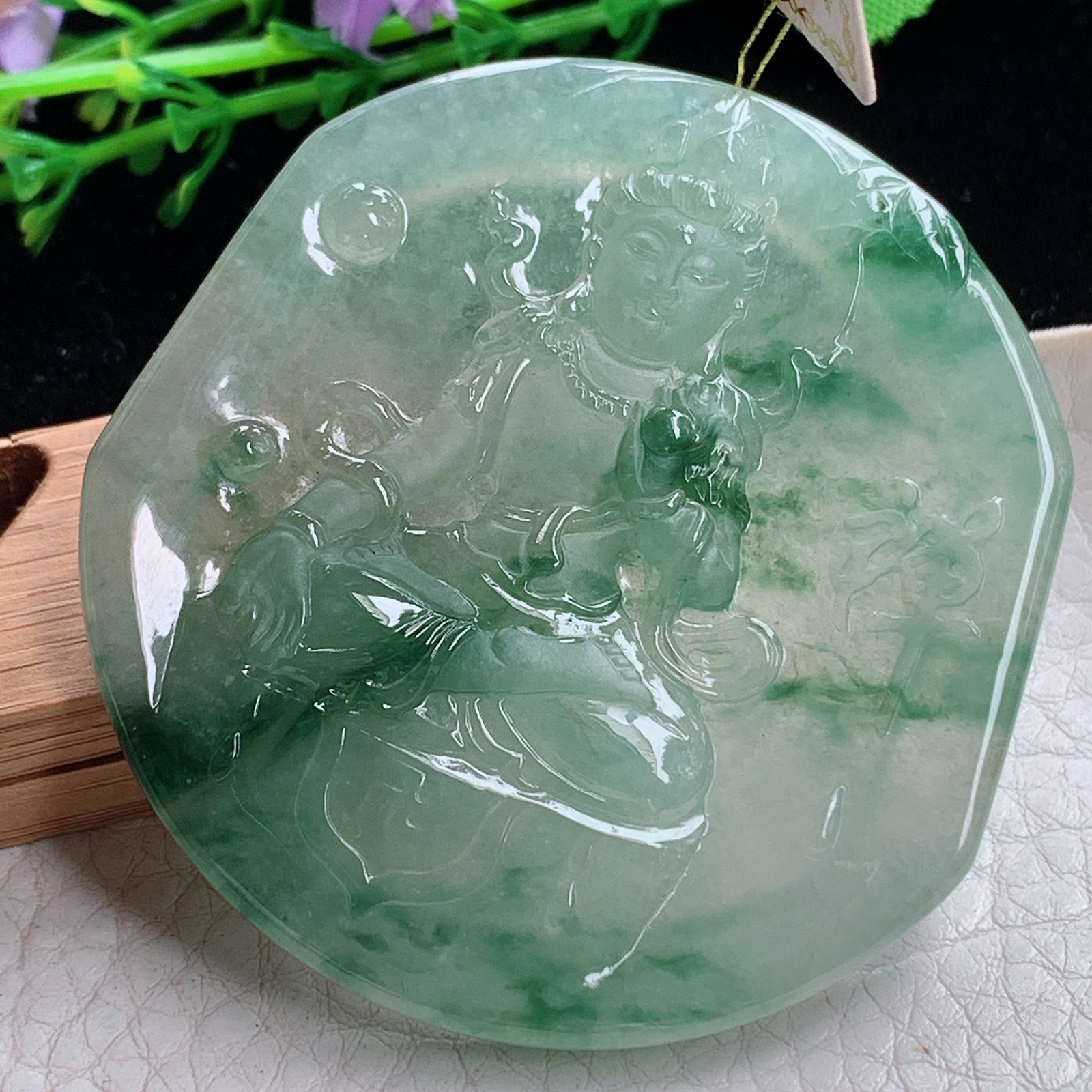 Xj实拍56.6*54.5*6.6天然缅甸翡翠冰飘花大势至观音菩萨吊坠 持莲观音