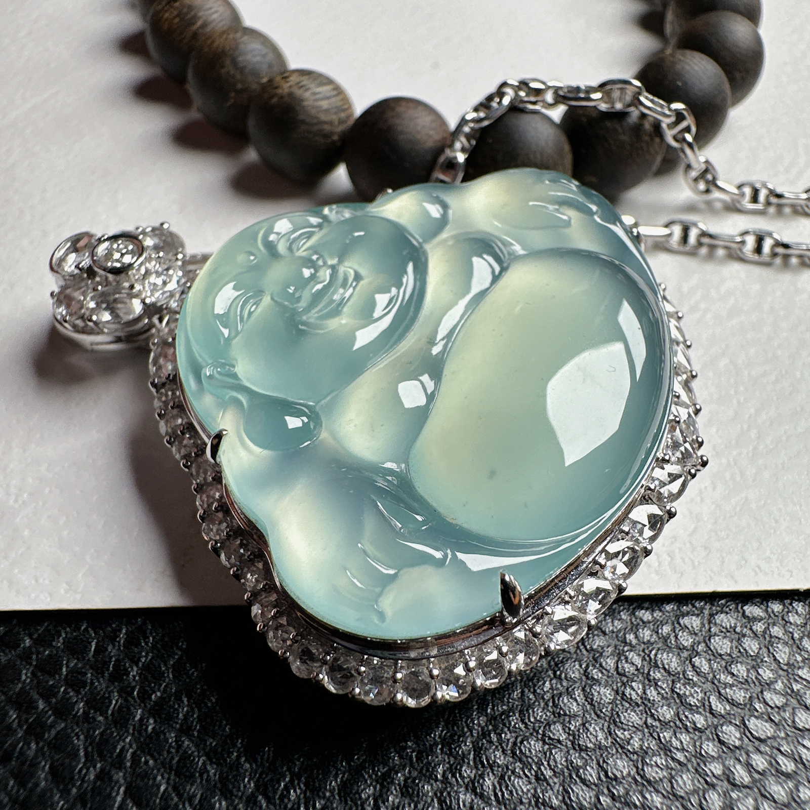 【冰种天空蓝佛】大尺寸，冰感动人，通透闪耀，光可鉴人，佳品推荐。收藏品质，18k金钻镶嵌，裸石尺寸38.6*32.7*4.5毫米