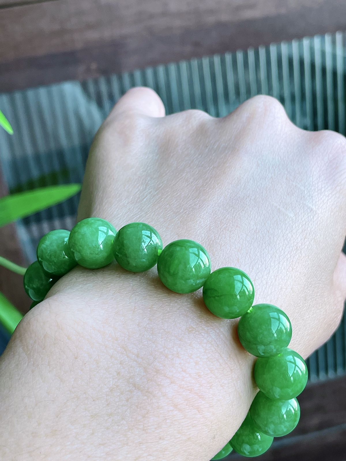 【珠子】冰阳绿手串圆珠珠子手串
【说明】缅料 性价比高  
【尺寸】14mm..