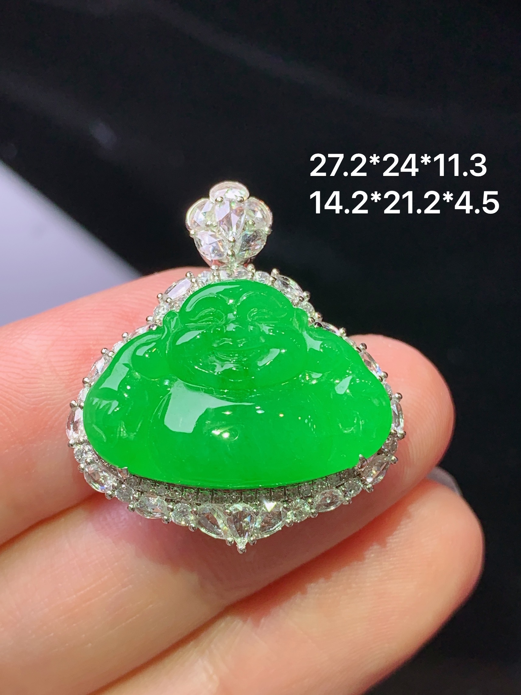 18k金钻镶嵌满绿佛公吊坠 玉质细腻 色泽艳丽清新 水润亮眼 整体尺寸27.2*24*11.3t3