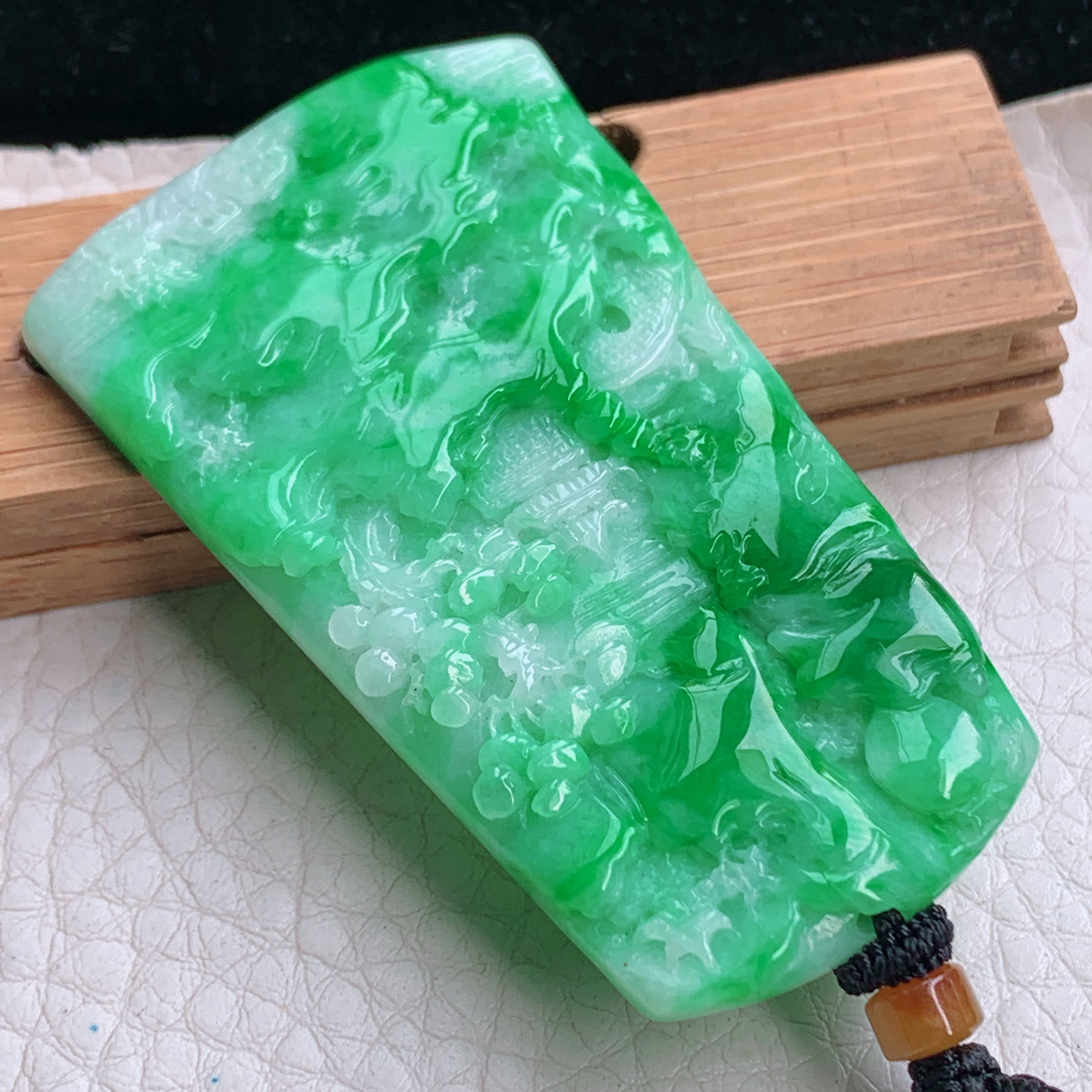 qxm实拍61.5*36*5.5天然缅甸翡翠a货辣绿山水牌 大好河山玉吊坠